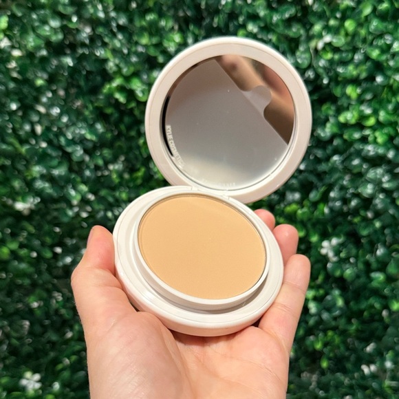 Kylie Cosmetics Other - Kylie cosmetics natural blur powder foundation new 3c